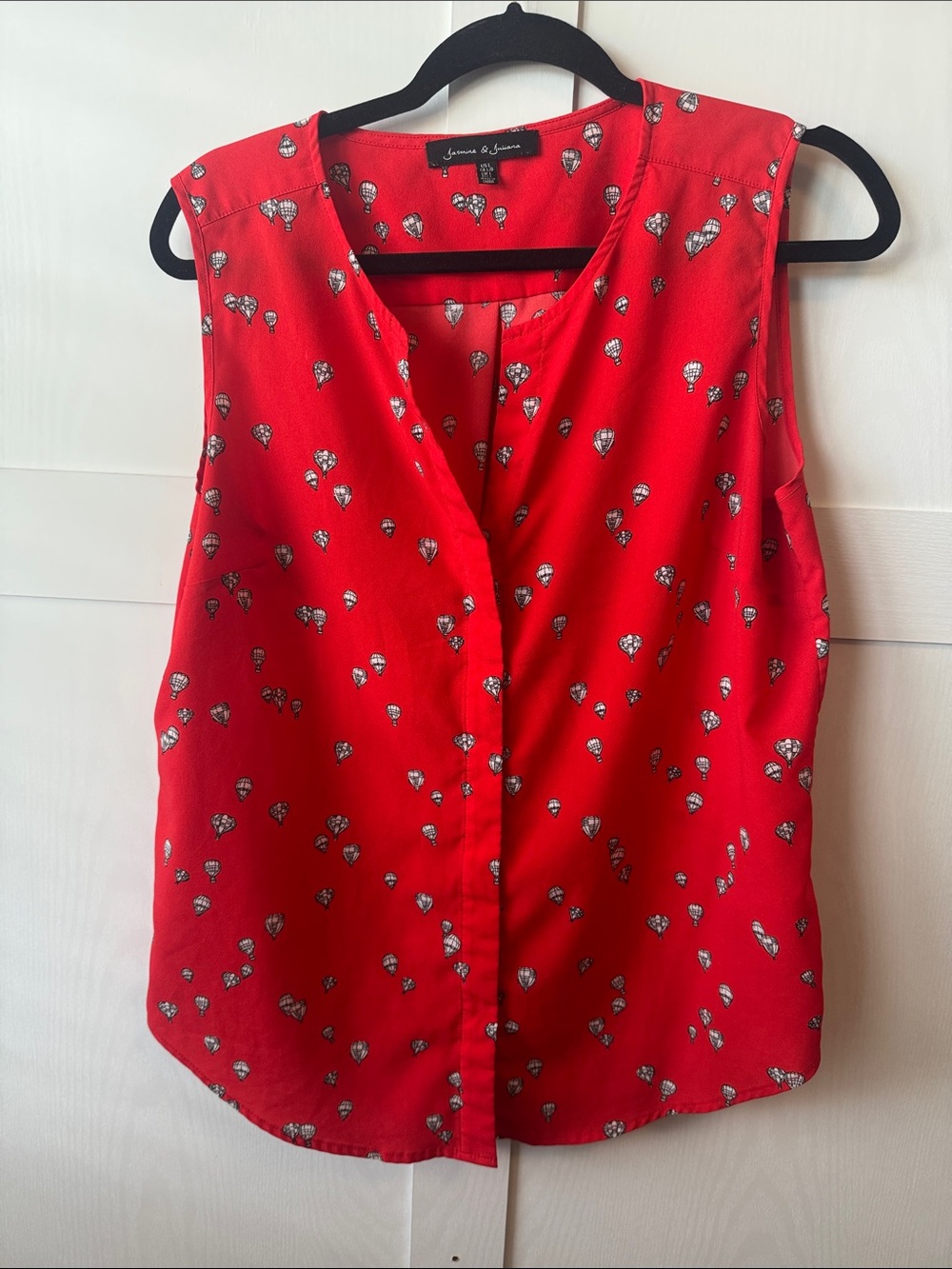 Jasmine & Juliana Red Sleeveless V-Neck Camisole with Hot  Air Balloon Print
